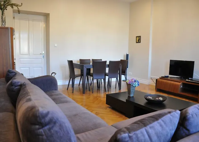 Superior One-Bedroom Apartment