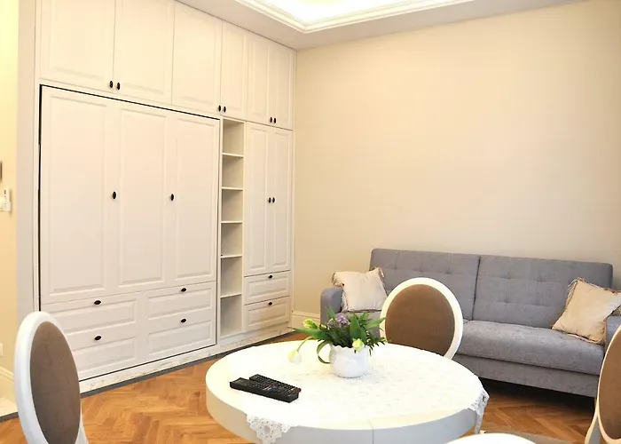 Deluxe Studio Apartment