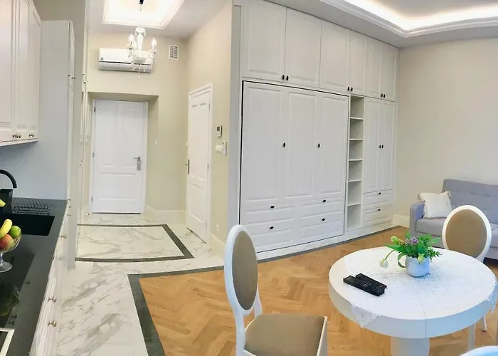 Deluxe Studio Apartment